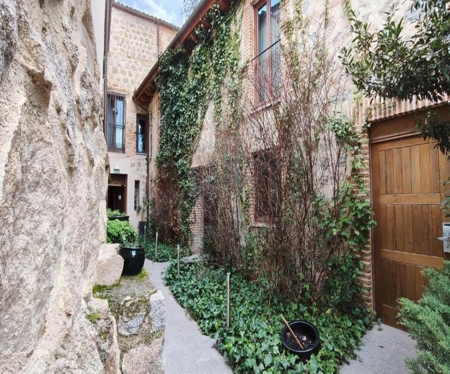 Hotel Las Leyendas Avila or Similar